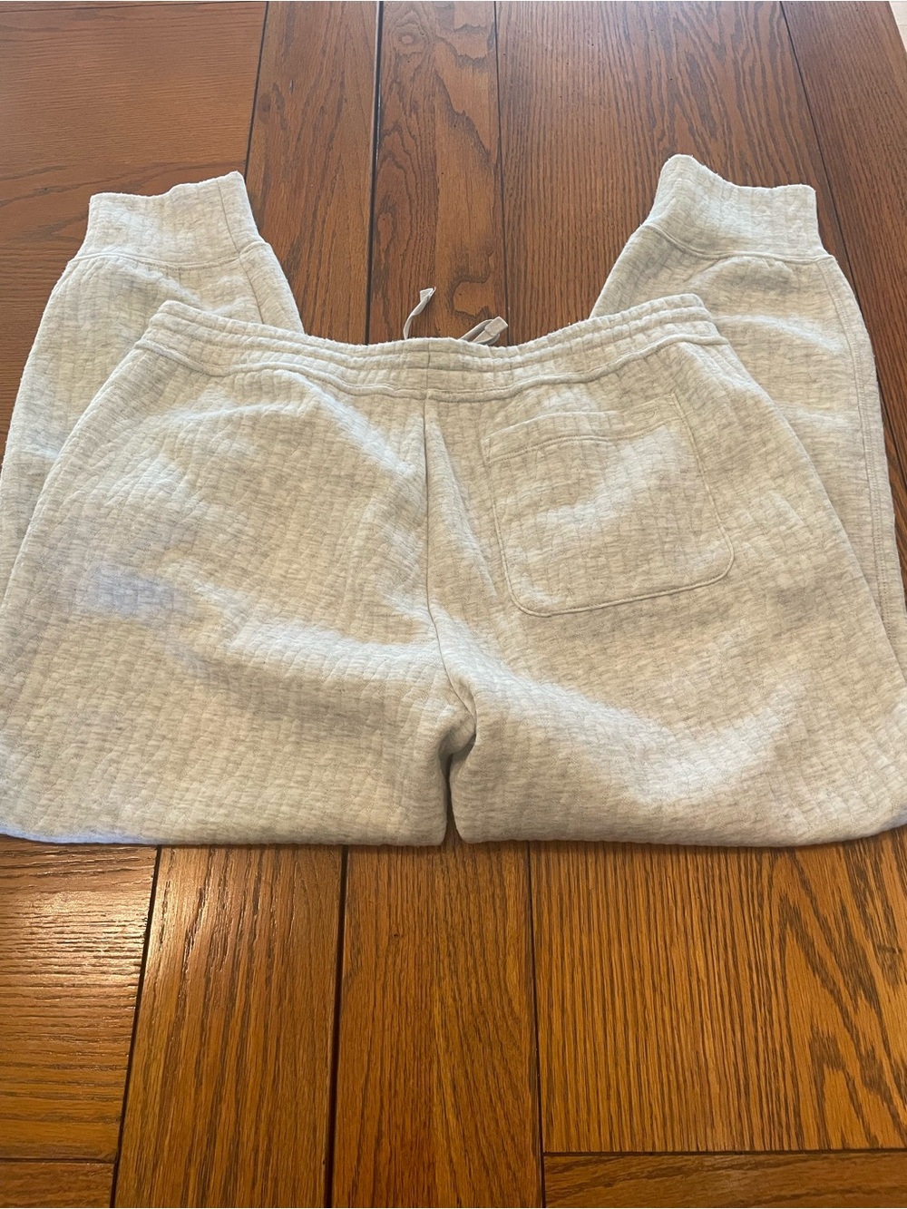 Vineyard Vines women’s Light Gray Quilted Sweatpants - Picture 1 of 3